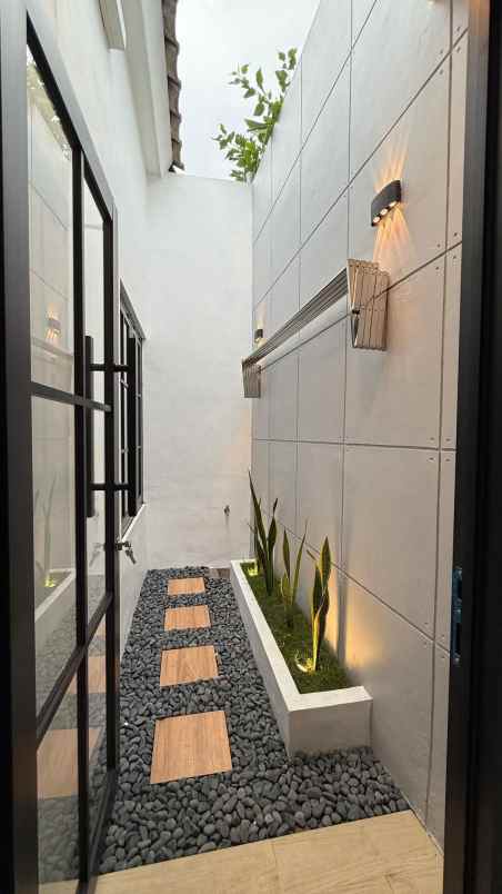 dijual rumah baru cantik full furnished kota malang