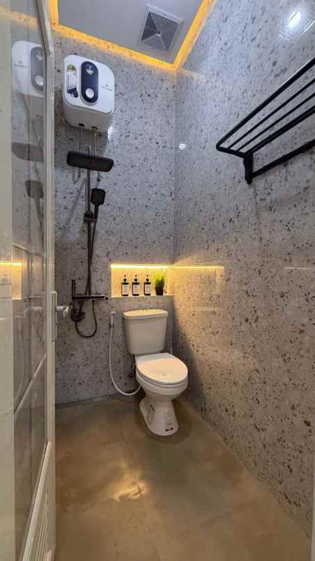 dijual rumah baru cantik full furnished kota malang