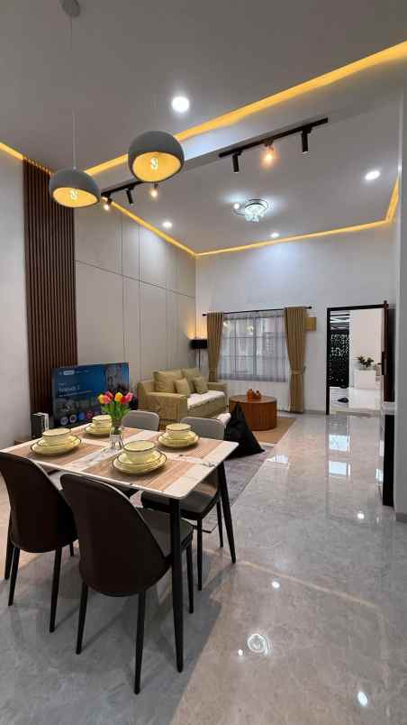 dijual rumah baru cantik full furnished kota malang