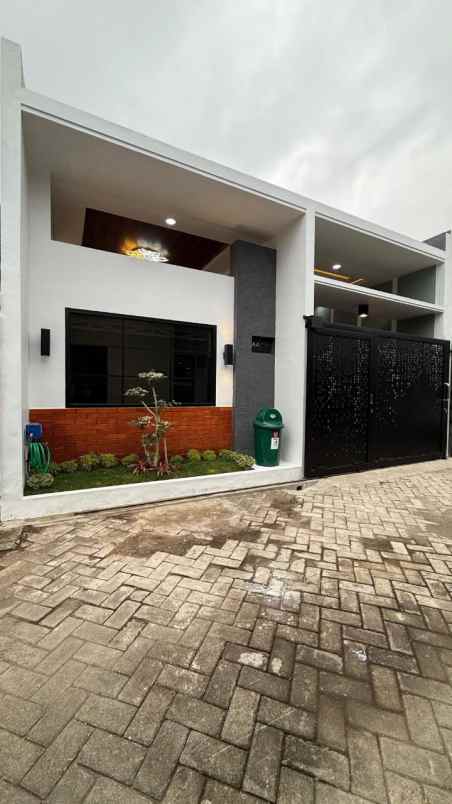 dijual rumah baru cantik full furnished kota malang