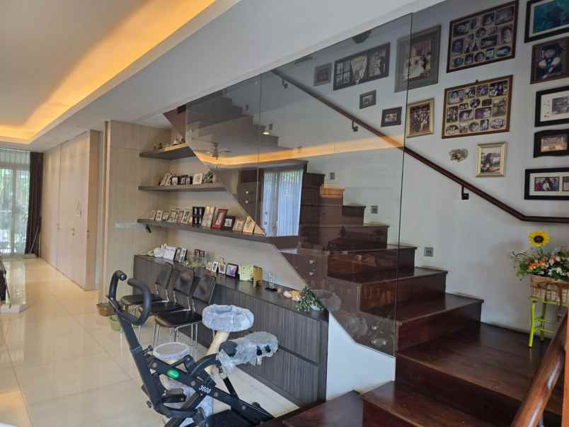 dijual rumah beverly golf lippo karawaci