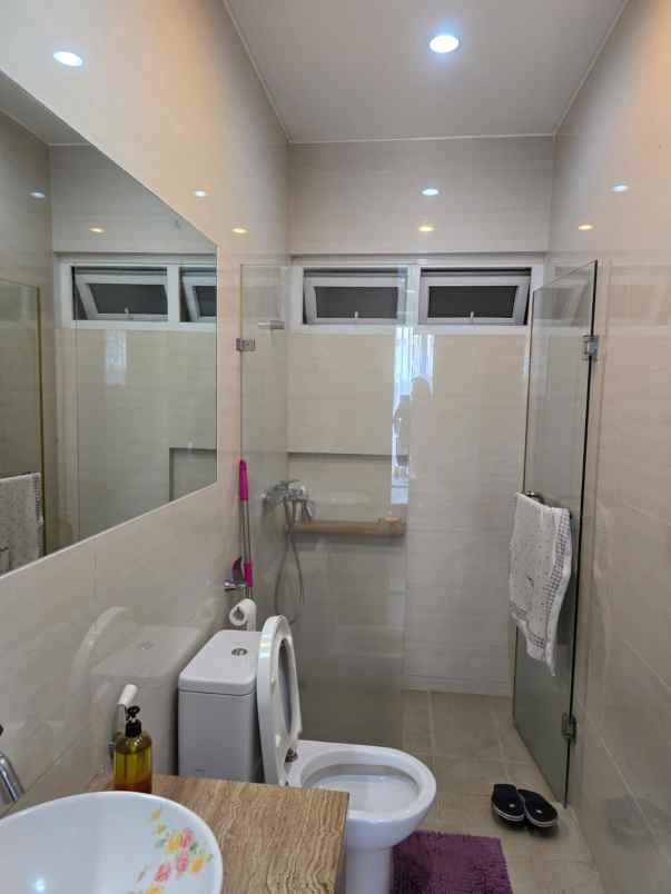 dijual rumah beverly golf lippo karawaci