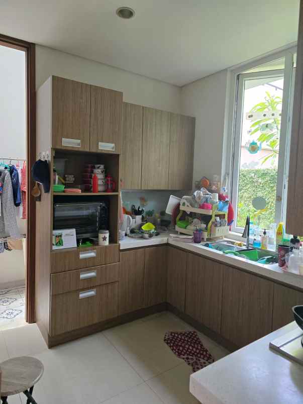 dijual rumah beverly golf lippo karawaci