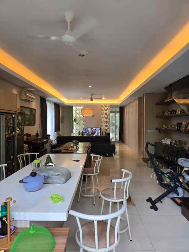 dijual rumah beverly golf lippo karawaci