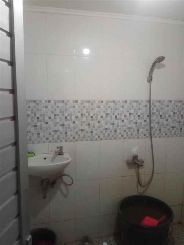 dijual rumah bonus bengkel di cisaat bandung