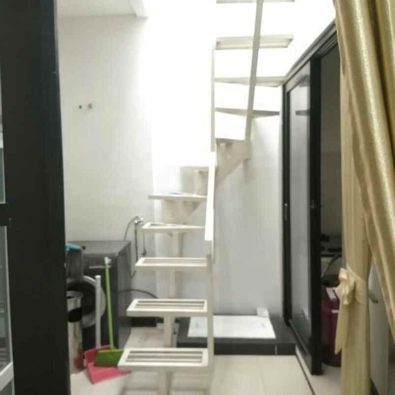 dijual rumah buah batu regency