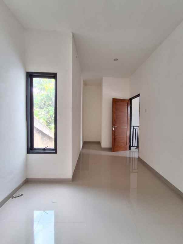 dijual rumah buaran