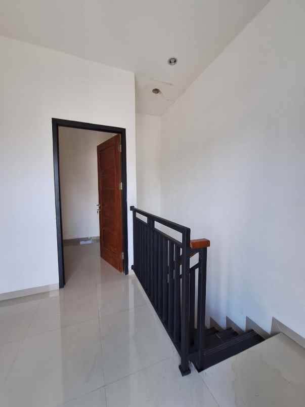 dijual rumah buaran