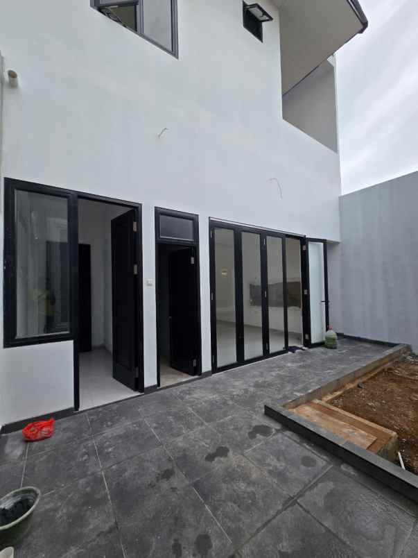dijual rumah caman