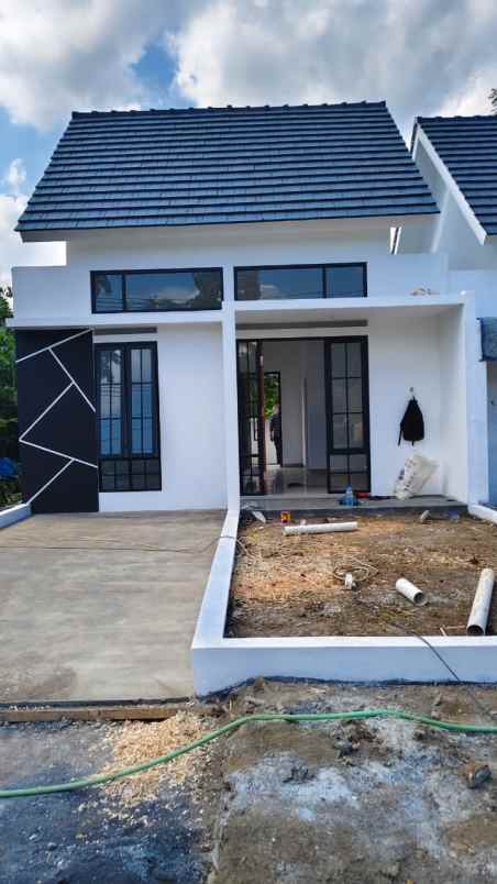 dijual rumah cemorokandang