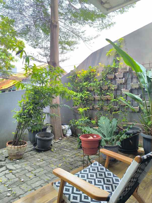 dijual rumah cempaka baru