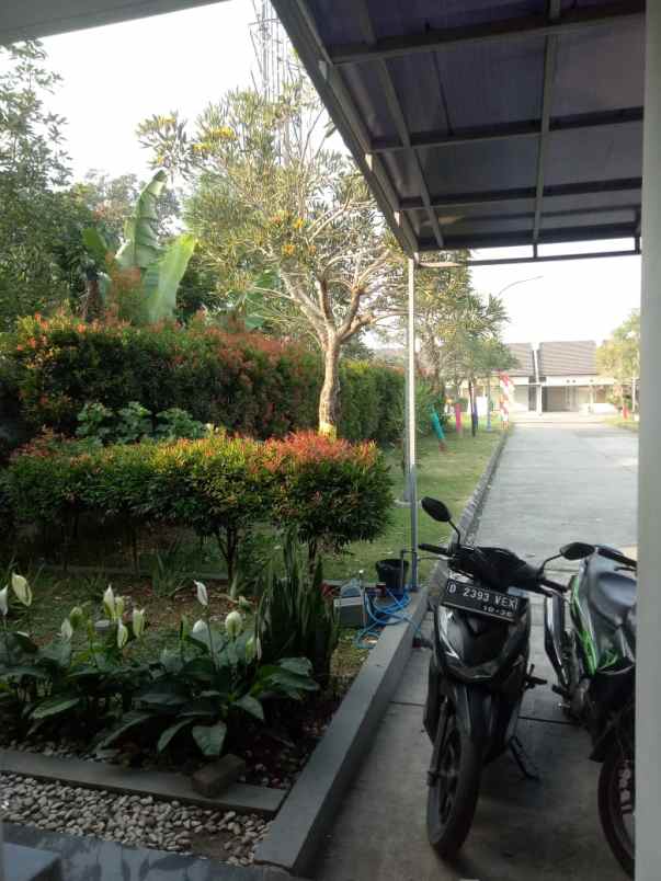 dijual rumah cherryfield cluster calosa