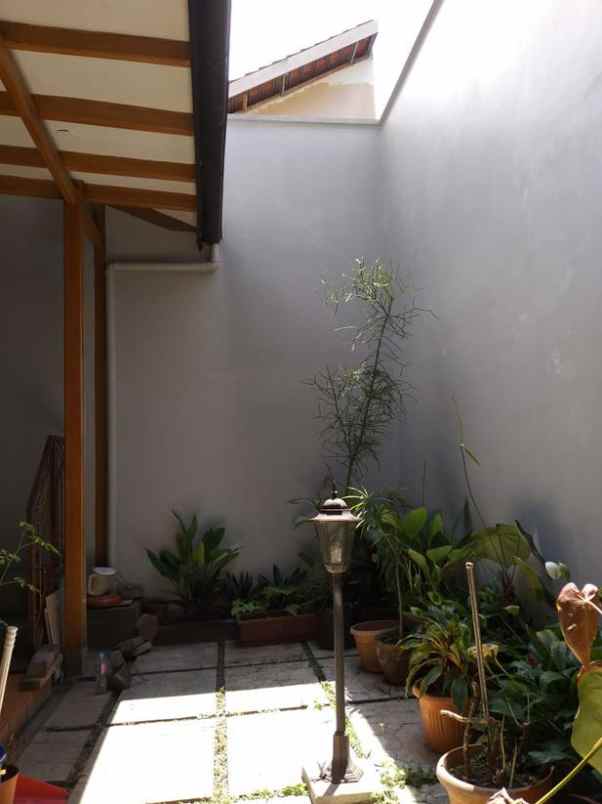 dijual rumah cigadung raya barat