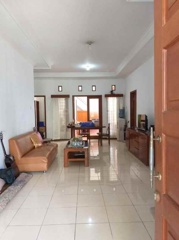 dijual rumah cigadung raya barat