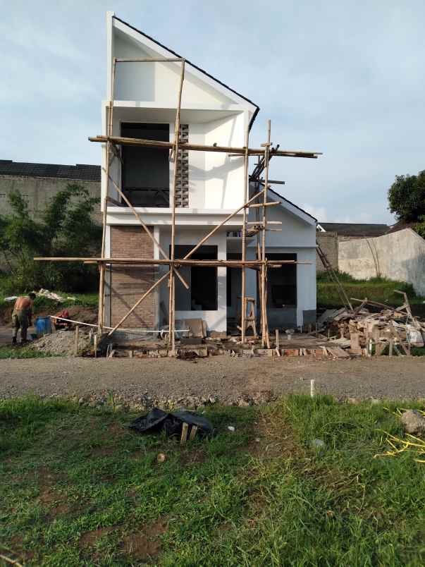 dijual rumah cihanjuang cimahi