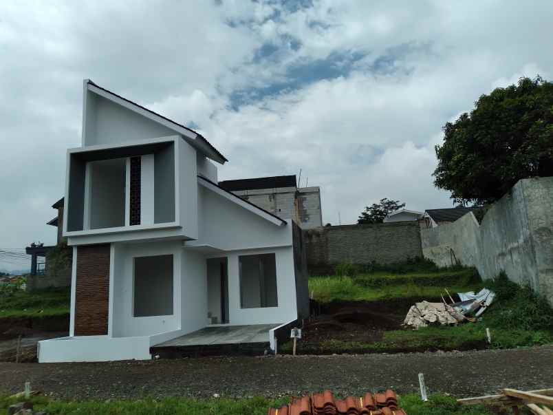 dijual rumah cihanjuang cimahi