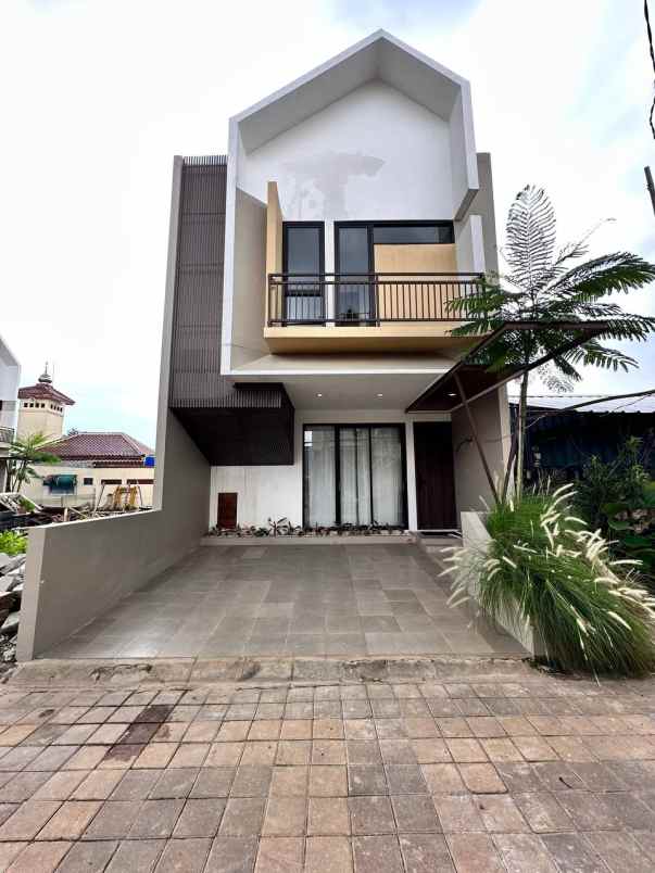 dijual rumah cilangkap
