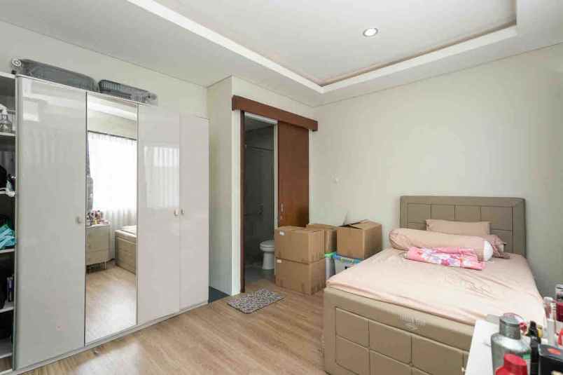 dijual rumah cluster asera one east