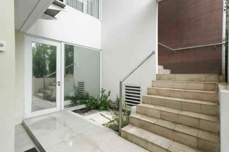 dijual rumah cluster asera one east