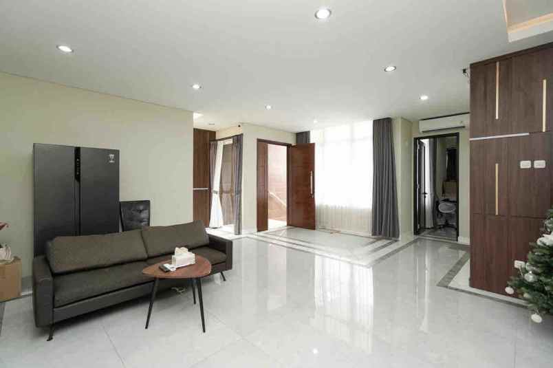 dijual rumah cluster asera one east