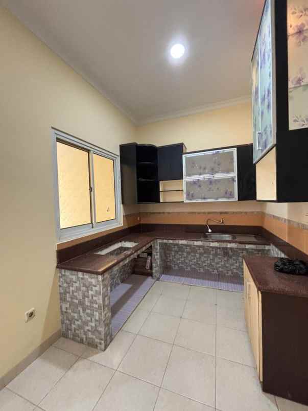 dijual rumah cluster crystal summarecon