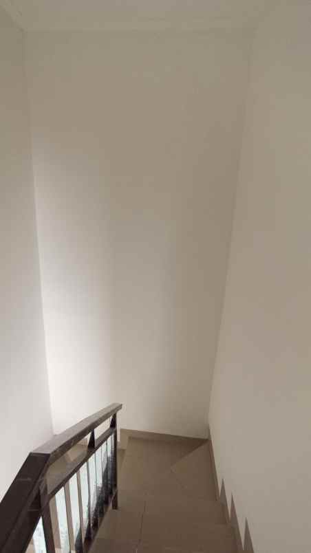 dijual rumah cluster hawai paradise pik2