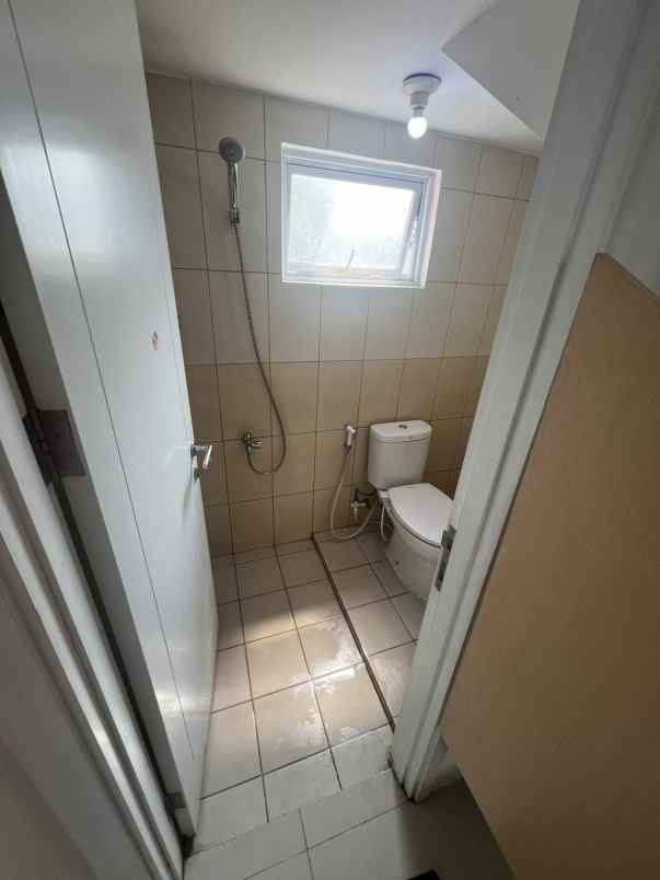 dijual rumah cluster thames jgc jakarta