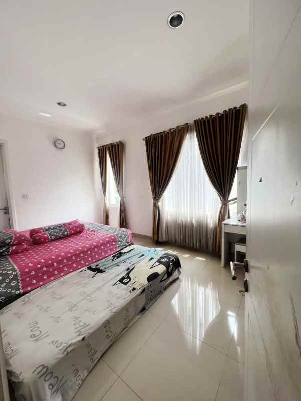 dijual rumah cluster thames jgc jakarta