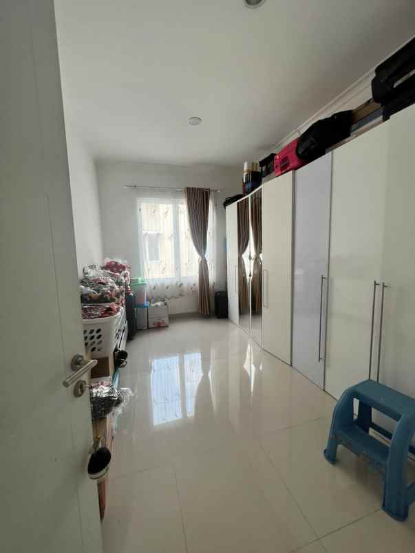 dijual rumah cluster thames jgc jakarta