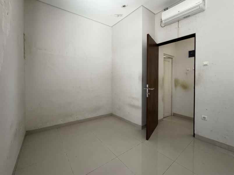 dijual rumah cluster the akasia eight