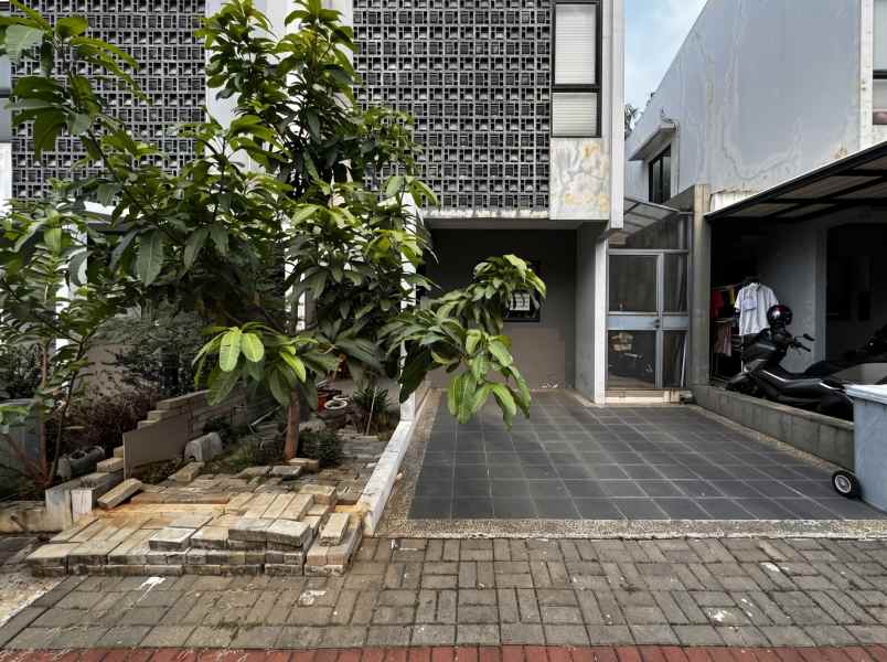 dijual rumah cluster the akasia eight