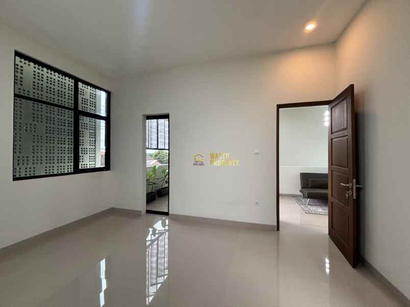 dijual rumah condongcatur
