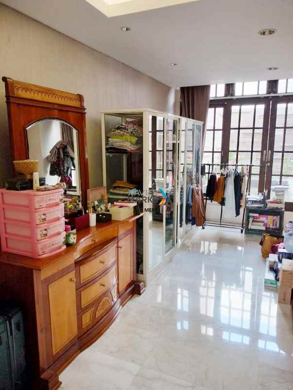 dijual rumah dharmahusada indah barat
