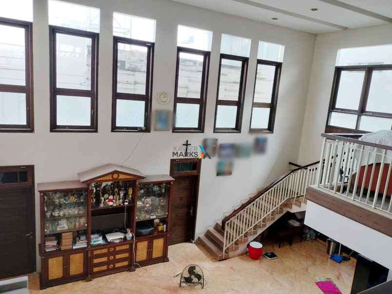 dijual rumah dharmahusada indah barat