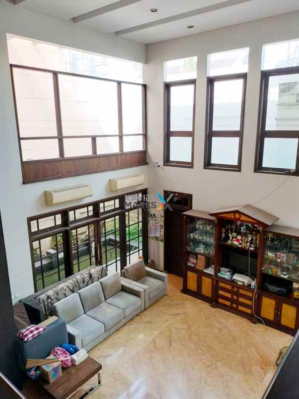 dijual rumah dharmahusada indah barat