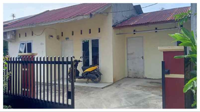dijual rumah di jalan uka kota pekanbaru 185 juta