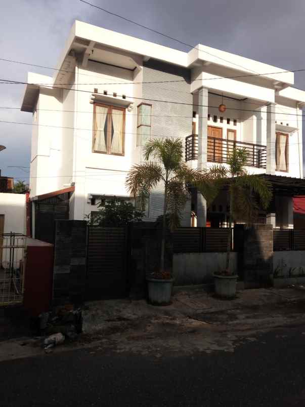 dijual rumah di jl cempaka no 12 kel komet banjarbaru