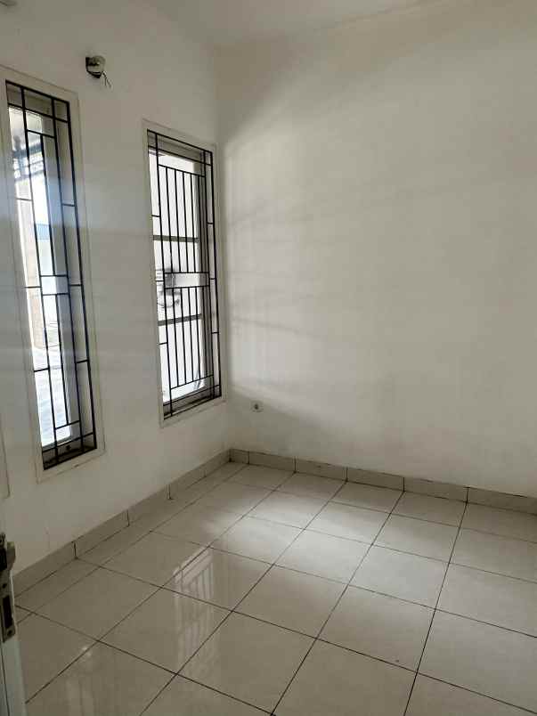 dijual rumah di legenda wisata