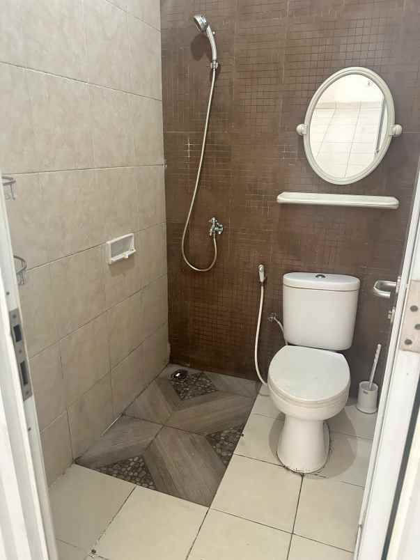 dijual rumah di legenda wisata