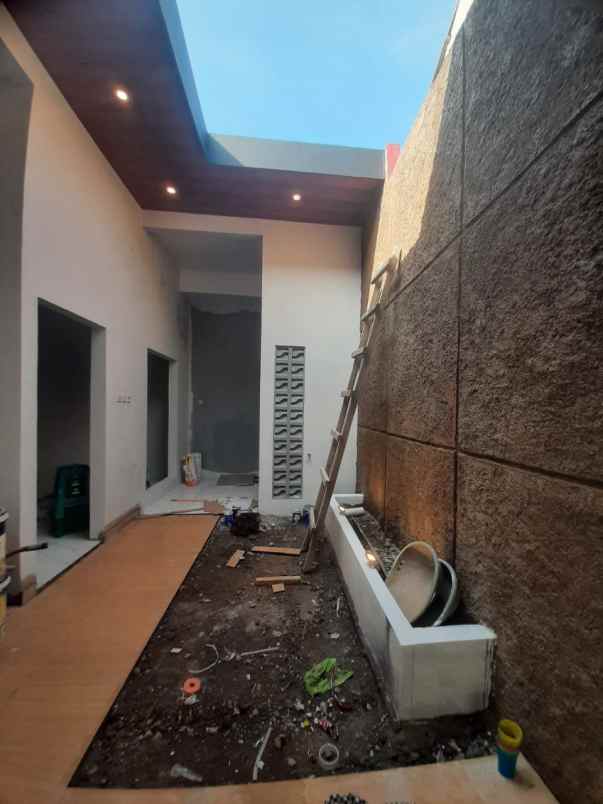 dijual rumah dolog raya pedurungan