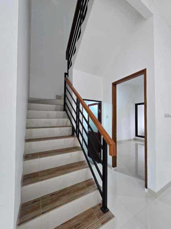 dijual rumah duren sawit