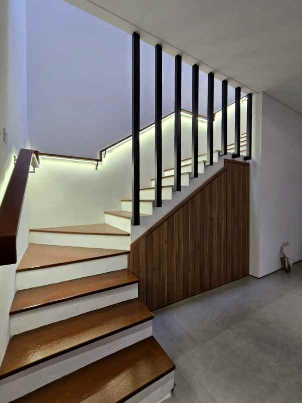 dijual rumah duren sawit jaktim