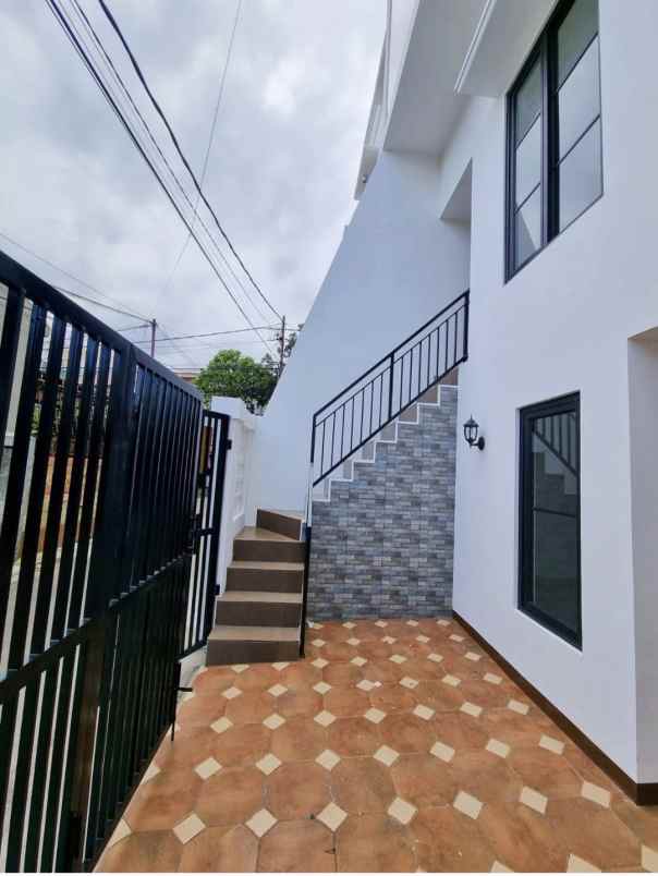 dijual rumah duren tiga kali bata