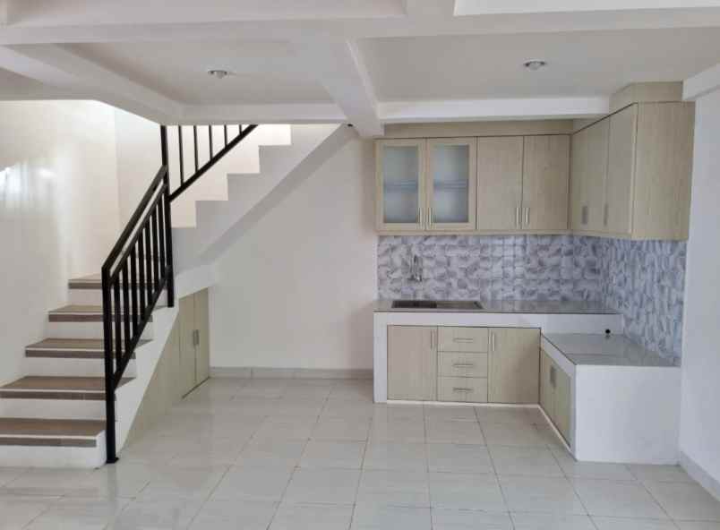 dijual rumah duren tiga kali bata