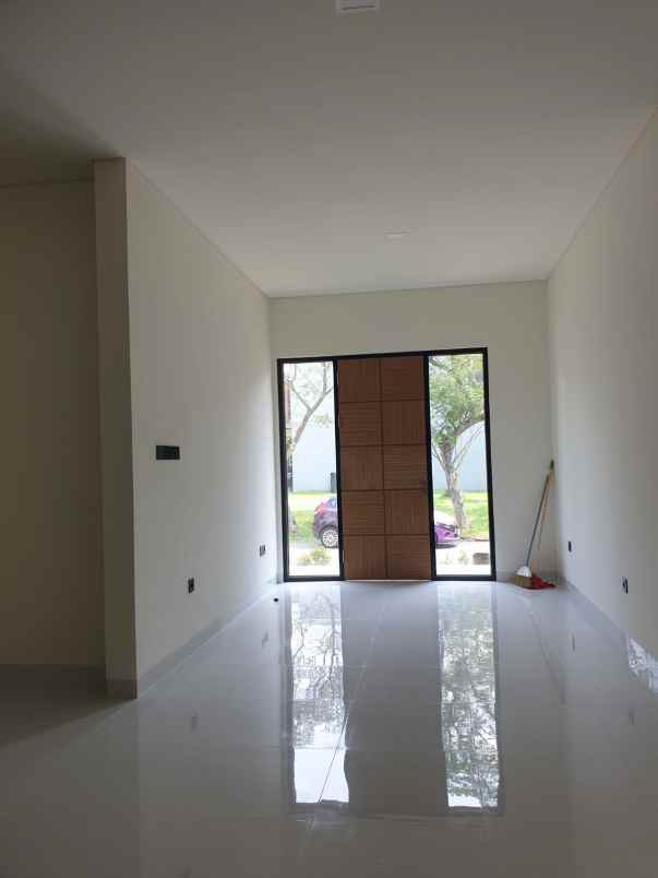 dijual rumah eminent bsd