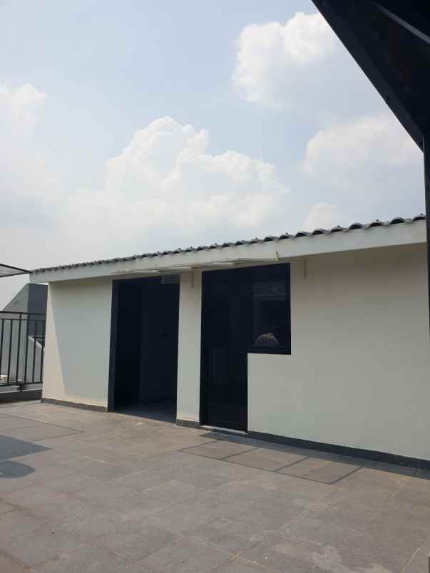 dijual rumah eminent bsd