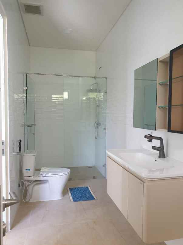 dijual rumah eminent bsd