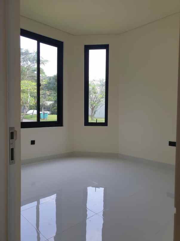 dijual rumah eminent bsd