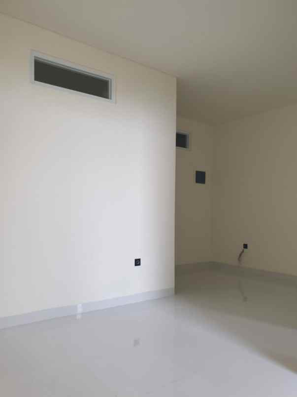 dijual rumah eminent bsd