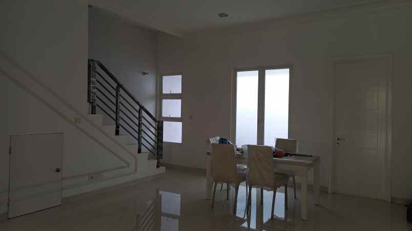 dijual rumah full renov